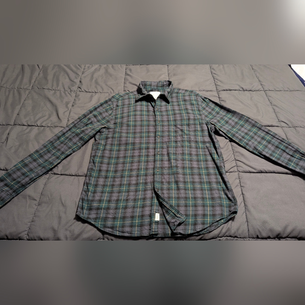 American Eagle Men's Green And Navy Super Soft Button Down Plaid Shirt Size Med